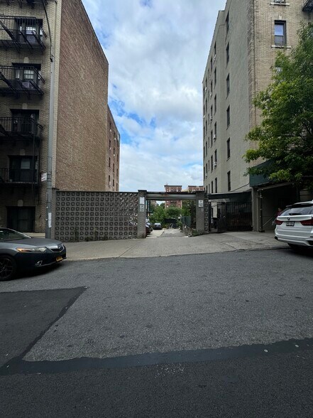 17 Bennett Ave, New York, NY à vendre - Photo de l’immeuble – Image 3 sur 4
