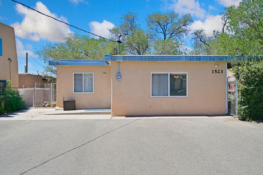 1523 Taos St, Santa Fe, NM à vendre - Photo de l’immeuble – Image 2 sur 31