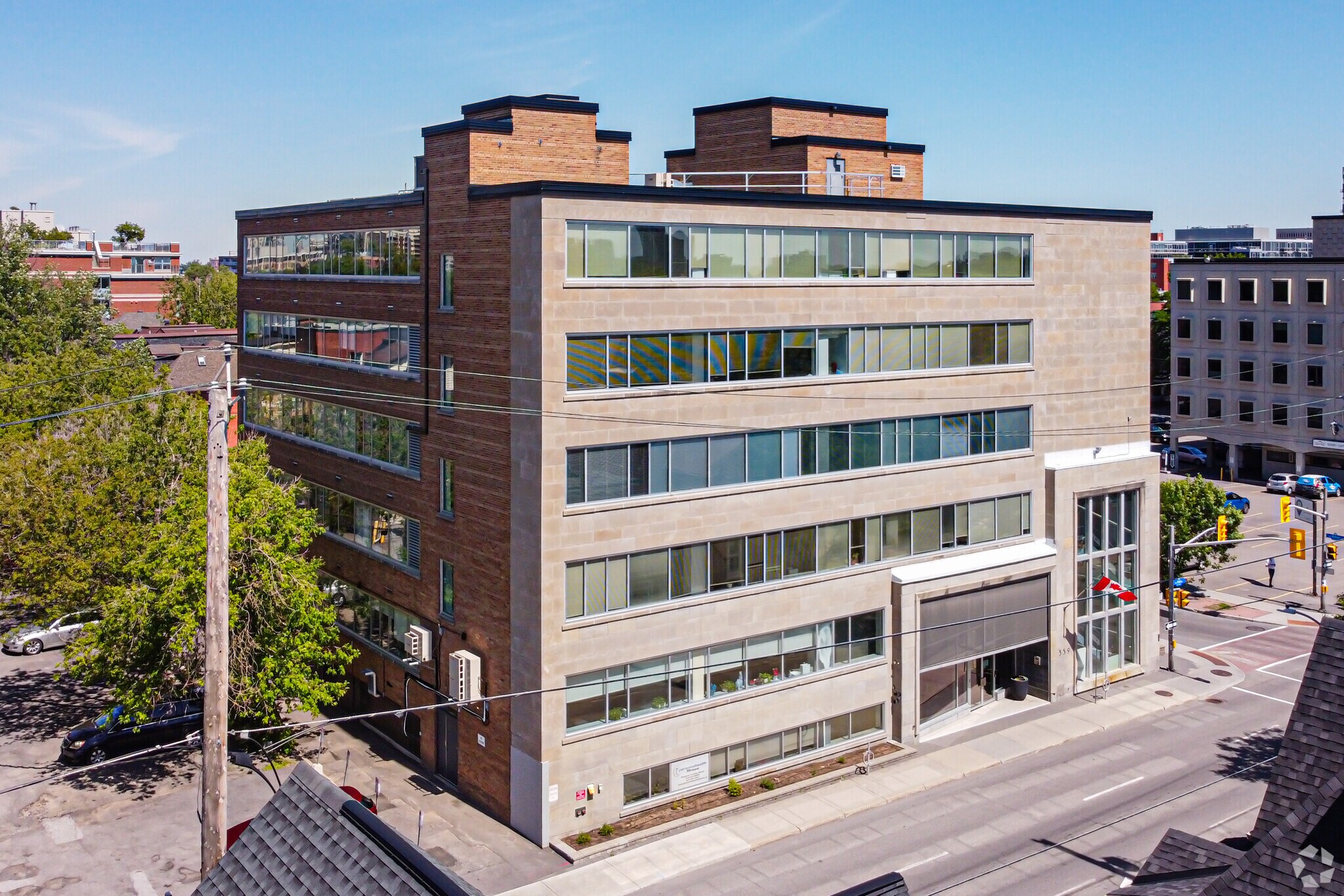 359 Kent St, Ottawa, ON à louer Photo principale– Image 1 sur 22