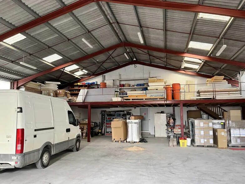 Local d'activités dans Saint-André-de-Cubzac à vendre - Photo intérieure – Image 3 sur 6