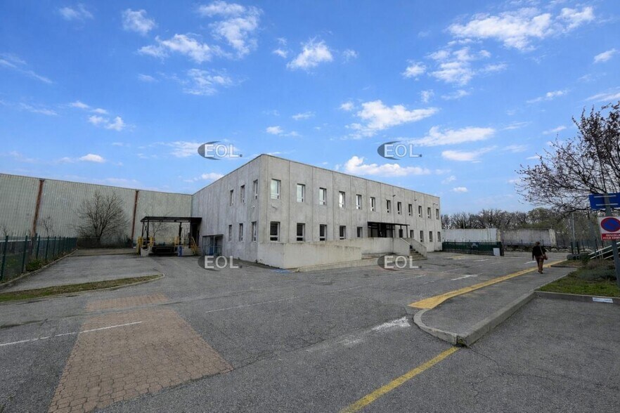 Industriel/Logistique dans Vitrolles à vendre - Photo de l’immeuble – Image 1 sur 4