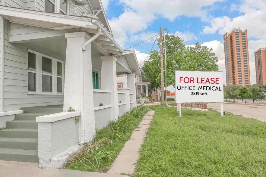 209 E University Dr, Denton, TX à louer - Photo principale – Image 1 sur 19