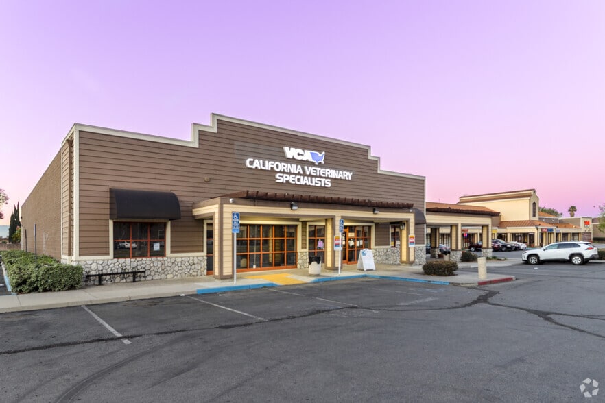 2409 S Vineyard Ave, Ontario, CA à louer - Photo principale – Image 1 sur 22