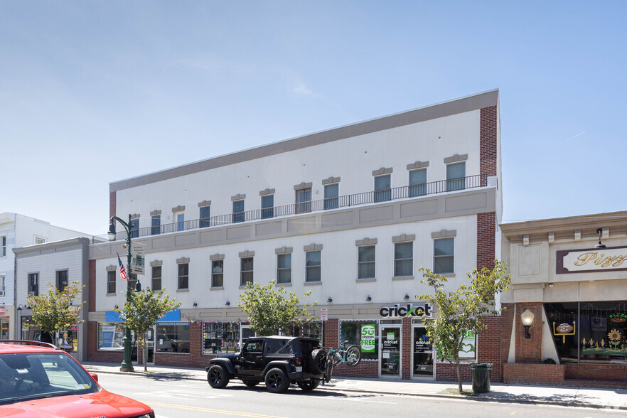 157-161 Post Ave, Westbury, NY à louer - Photo de l’immeuble – Image 3 sur 5
