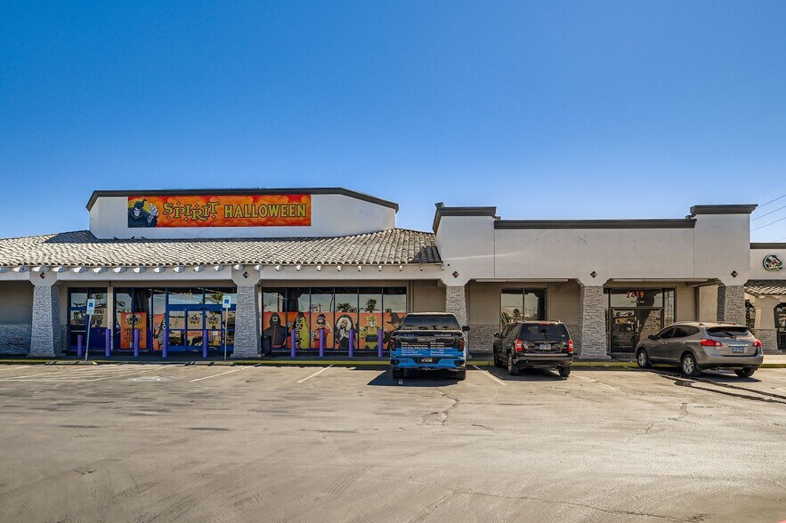 2411-2483 E Tropicana Ave, Las Vegas, NV à louer - Photo de l’immeuble – Image 1 sur 7