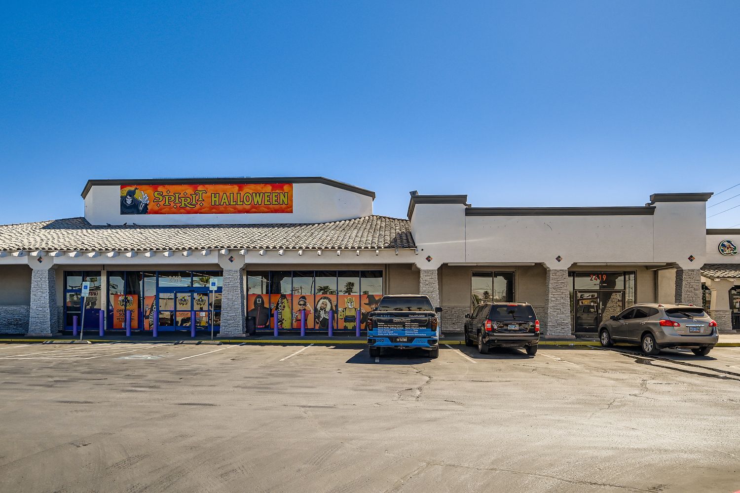 2411-2483 E Tropicana Ave, Las Vegas, NV à louer Photo de l’immeuble– Image 1 sur 8