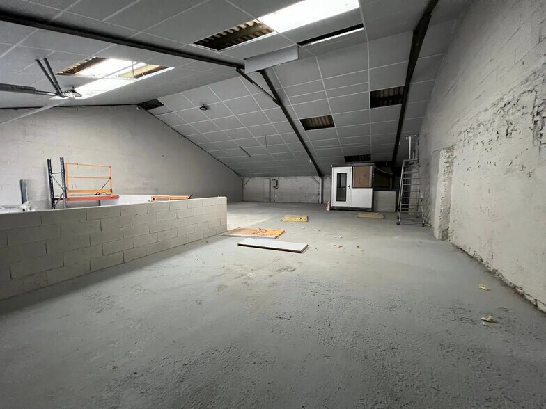 Local d’activités dans Moissy-Cramayel à louer - Photo de l’immeuble – Image 3 sur 9