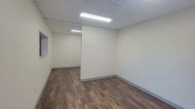 11549 Old Perrin Beitel Rd, San Antonio, TX à louer Photo de l’immeuble– Image 1 sur 1