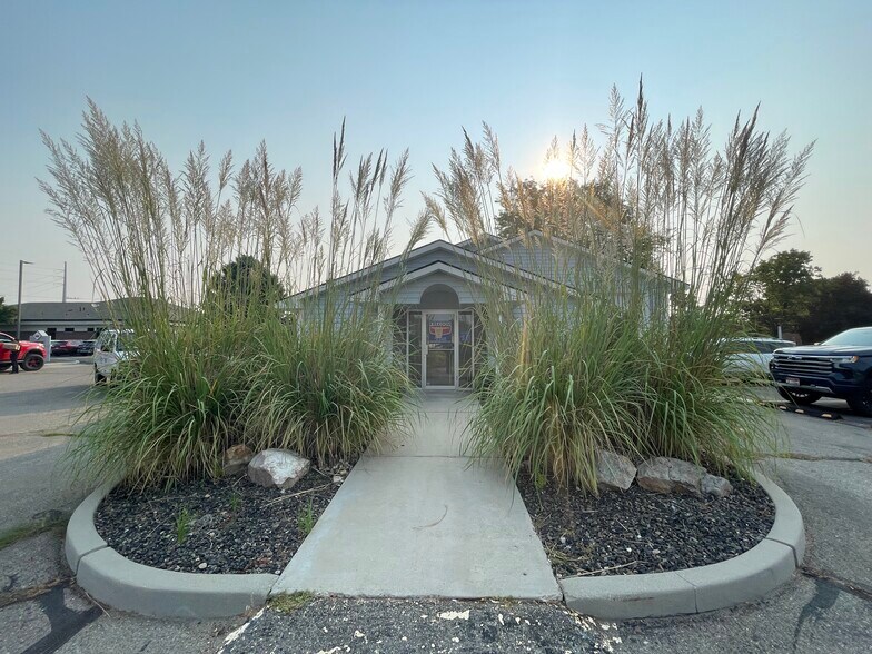 1603 12th Ave Rd, Nampa, ID à louer - Photo de l’immeuble – Image 2 sur 4