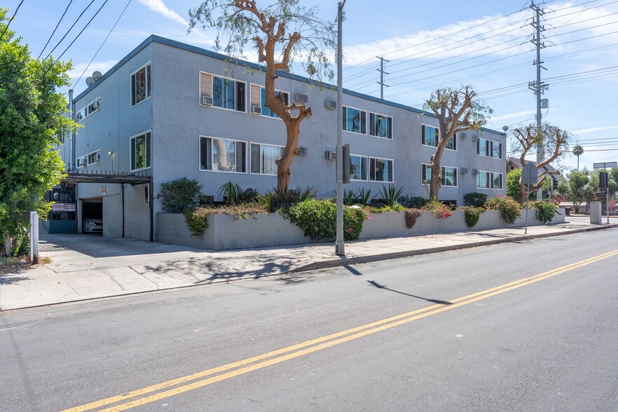 13061 Vanowen St, North Hollywood, CA à vendre - Photo de l’immeuble – Image 3 sur 19