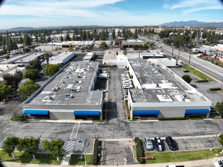 5405 Arrow Hwy, Montclair, CA à louer – Image 2 sur 16