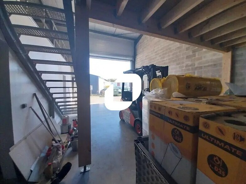 Local d’activités dans Eysines à louer - Photo de l’immeuble – Image 3 sur 9