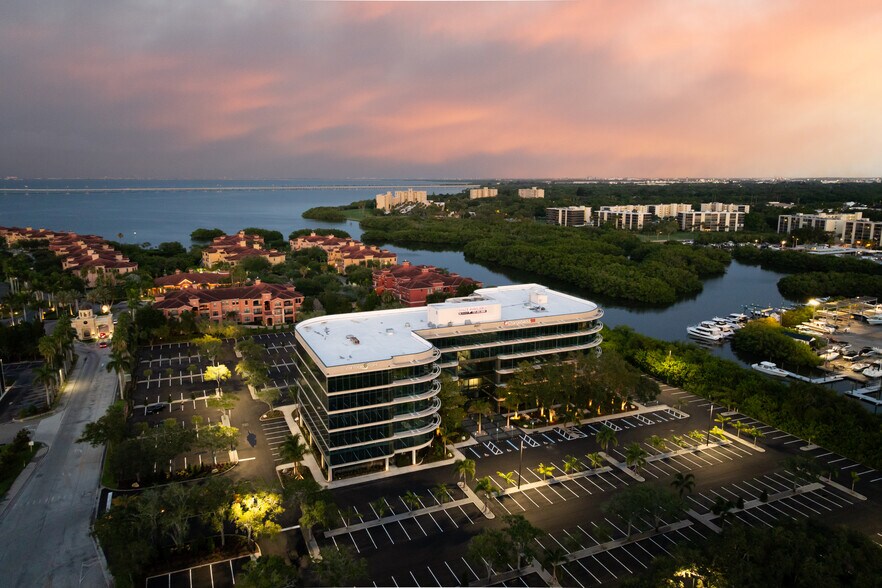 18167 US Highway 19 N, Clearwater, FL à louer - Photo de l’immeuble – Image 3 sur 11