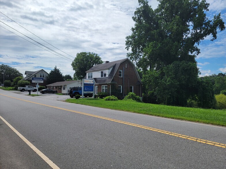 115 W Blue Ridge St, Stuart, VA à vendre - Photo de l’immeuble – Image 3 sur 23