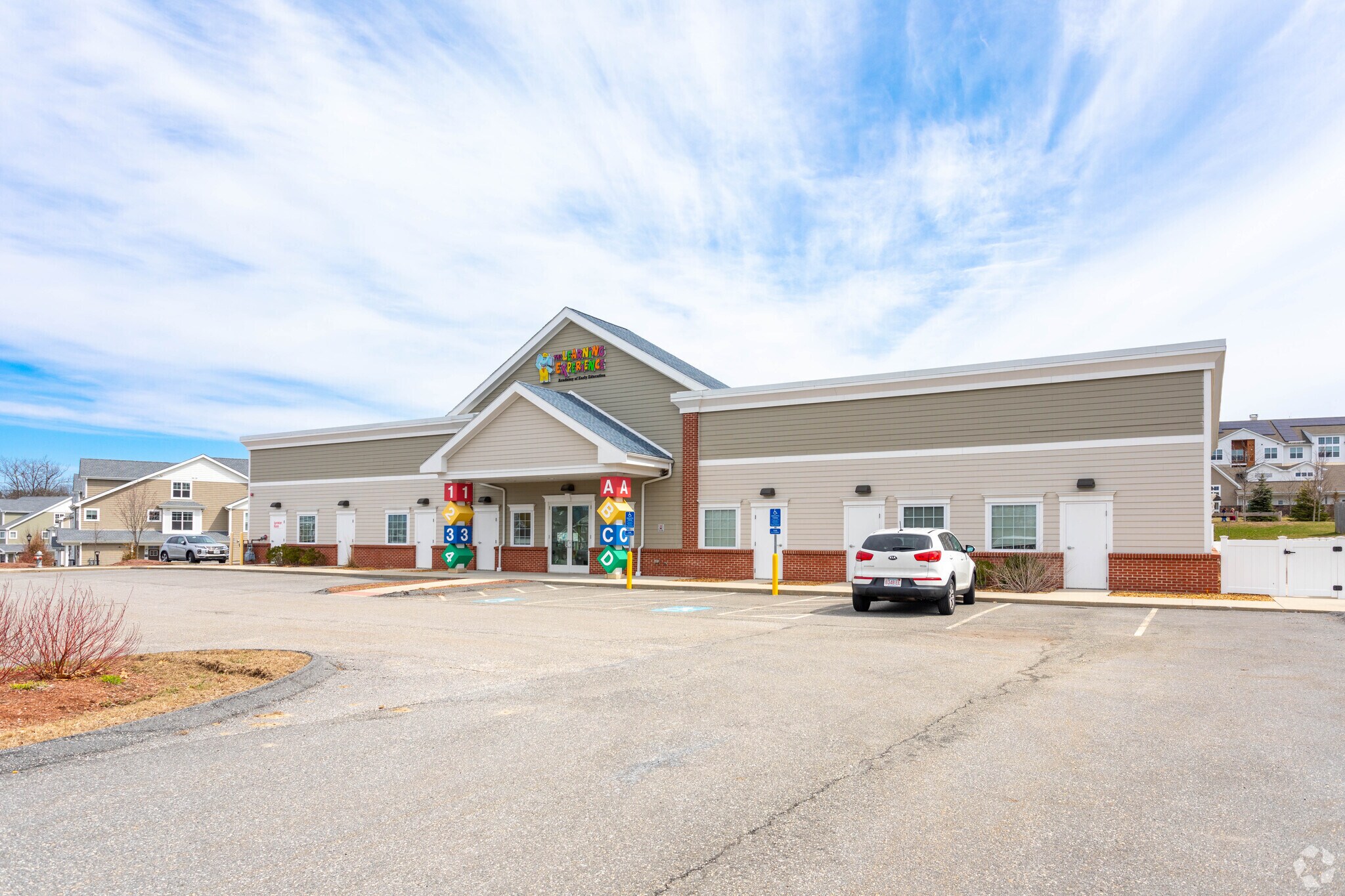 70 Simarano Dr, Marlborough, MA à vendre Photo principale– Image 1 sur 4