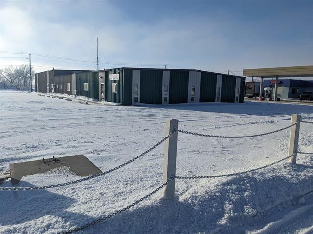 102 11th St E, Bottineau, ND à vendre - Photo principale – Image 1 sur 32