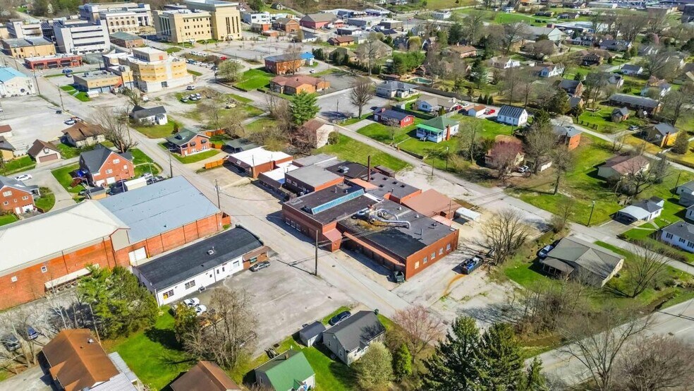 426 W 4th St, London, KY à vendre - Photo de l’immeuble – Image 2 sur 13