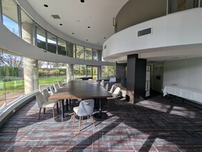 8181 Cambie Rd, Richmond, BC à louer Photo intérieure– Image 2 sur 8