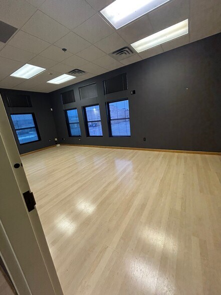 2400 Miracle Ln, Mishawaka, IN à louer - Photo de l’immeuble – Image 3 sur 10