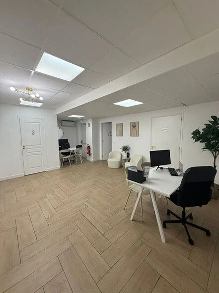 Local commercial dans Rosny-sous-Bois à louer - Photo de l’immeuble – Image 2 sur 9