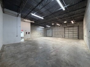 1243 W 52nd St, Mangonia Park, FL à louer Photo intérieure– Image 2 sur 3