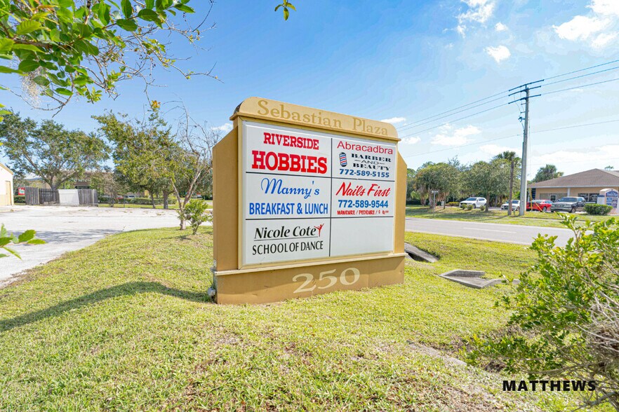 250 Sebastian Blvd, Sebastian, FL à vendre - Photo de l’immeuble – Image 3 sur 3