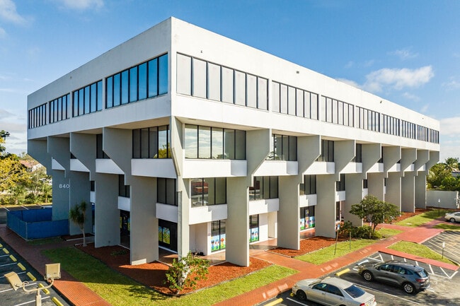 Plus de détails pour 840 SW 81st Ave, North Lauderdale, FL - Bureau à vendre