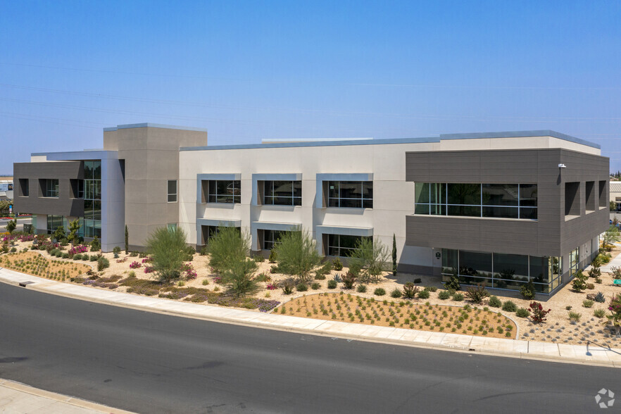 7700 N Palm Ave, Fresno, CA à louer - Photo de l’immeuble – Image 2 sur 10