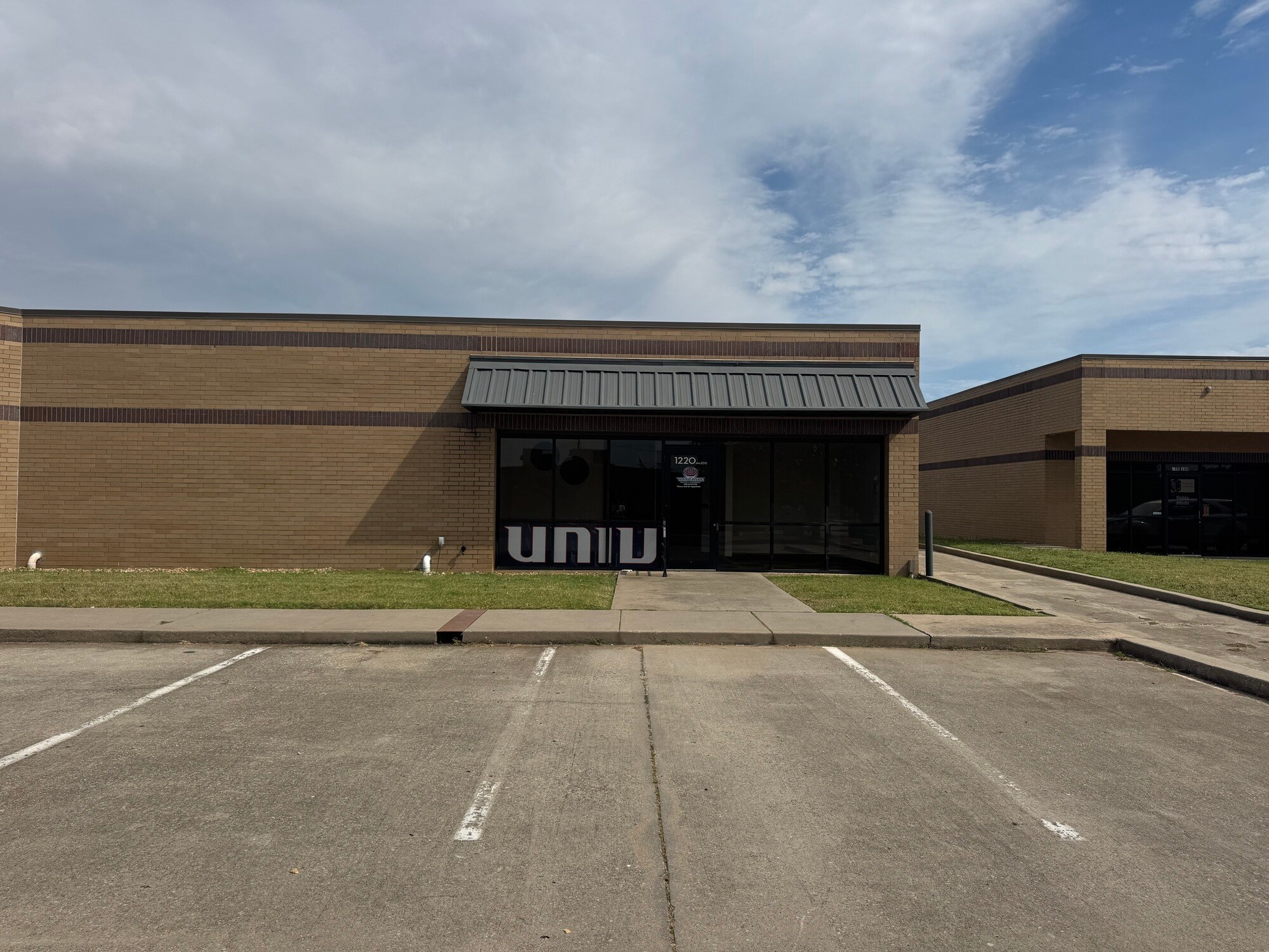 1220 E Robinson St, Norman, OK à louer Photo principale– Image 1 sur 20