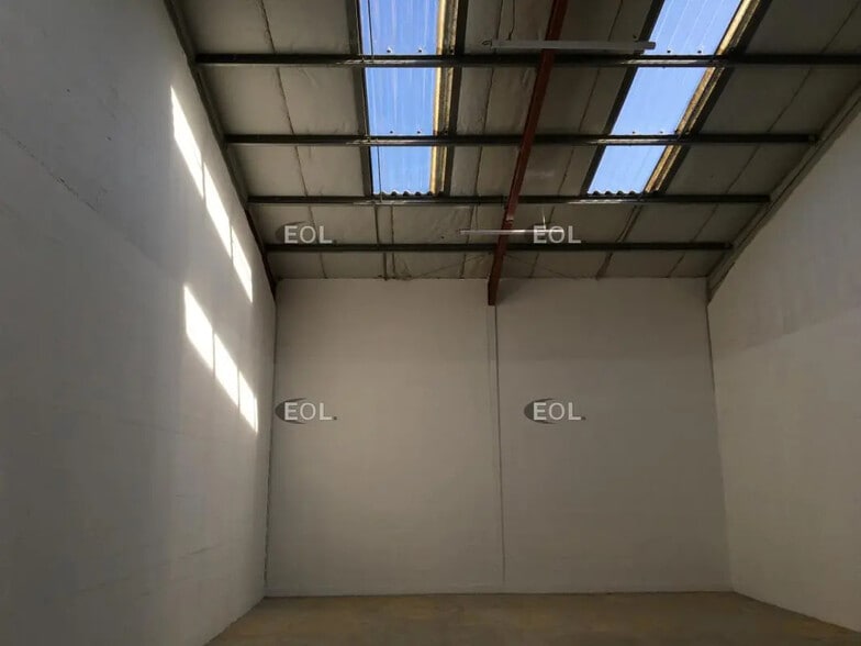 Local d’activités dans Lisses à louer - Photo de l’immeuble – Image 3 sur 5