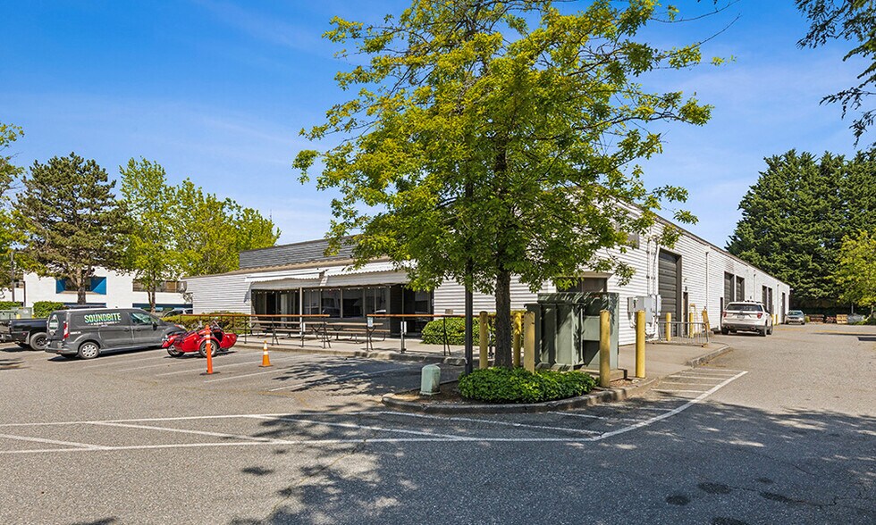 909 SE Everett Mall Way, Everett, WA à vendre - Photo de l’immeuble – Image 3 sur 15