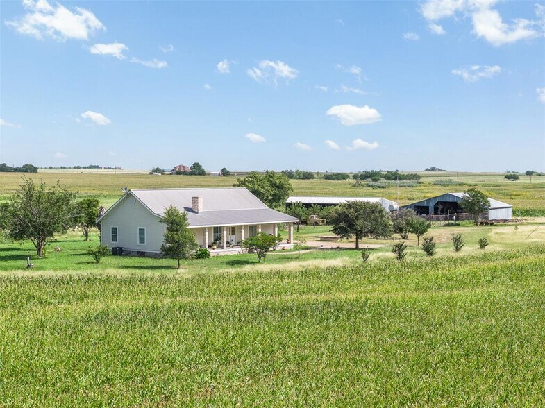 18108 Werchan Ln, Coupland, TX à vendre - Photo de l’immeuble – Image 2 sur 34