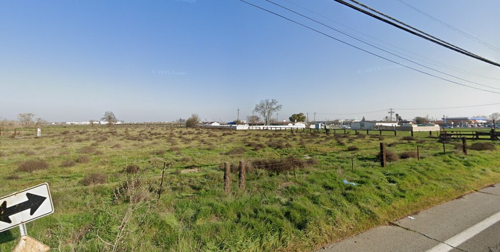 1798 Hanford Armona Rd, Hanford, CA à vendre - Photo de l’immeuble – Image 3 sur 7