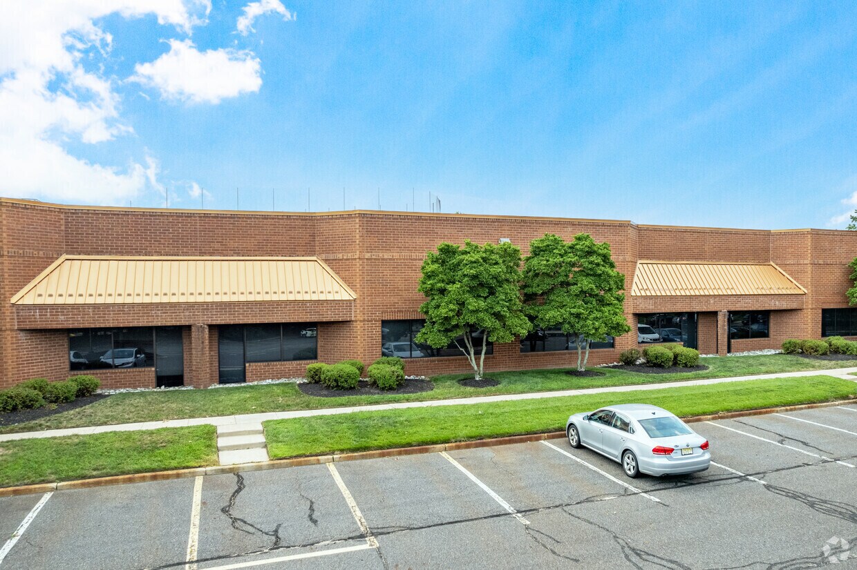1025 Briggs Rd, Mount Laurel Township, NJ à louer Photo principale– Image 1 sur 7