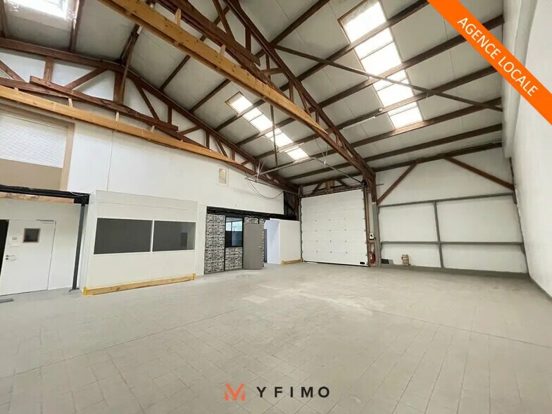 Local d'activités dans Rosny-sur-Seine à vendre - Photo de l’immeuble – Image 1 sur 7