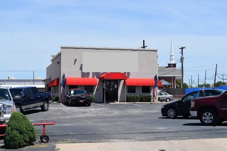 5959 E Belknap St, Haltom City, TX à louer - Photo de l’immeuble – Image 2 sur 9