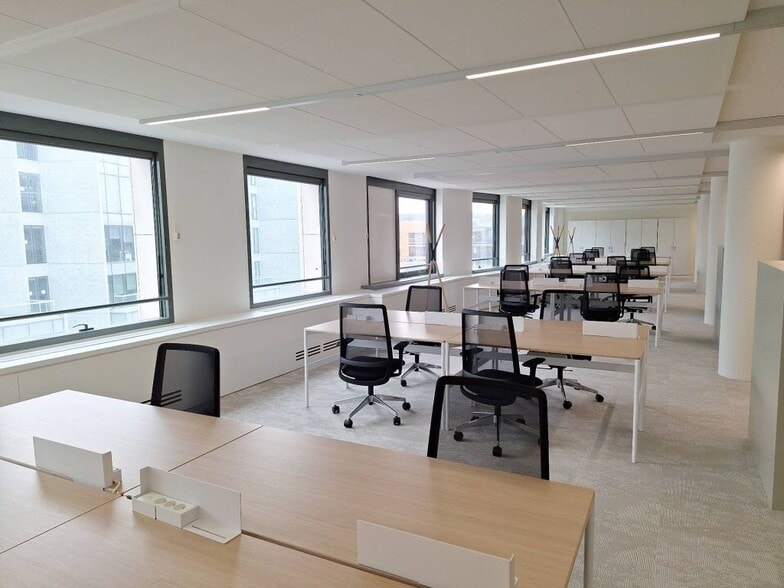 19-27 Rue Camille Desmoulins, Issy-les-Moulineaux à louer - Photo de l’immeuble – Image 3 sur 9