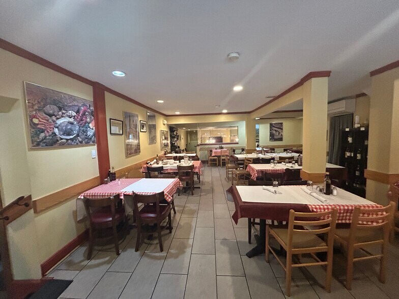 4918 Cordell Ave, Bethesda, MD à vendre - Photo intérieure – Image 3 sur 5