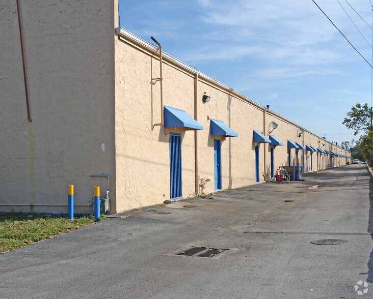 900-964 NE 62nd St, Fort Lauderdale, FL à louer - Photo de l’immeuble – Image 2 sur 17