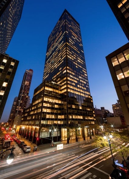 605 Third Ave, New York, NY à louer - Photo de l’immeuble – Image 3 sur 11