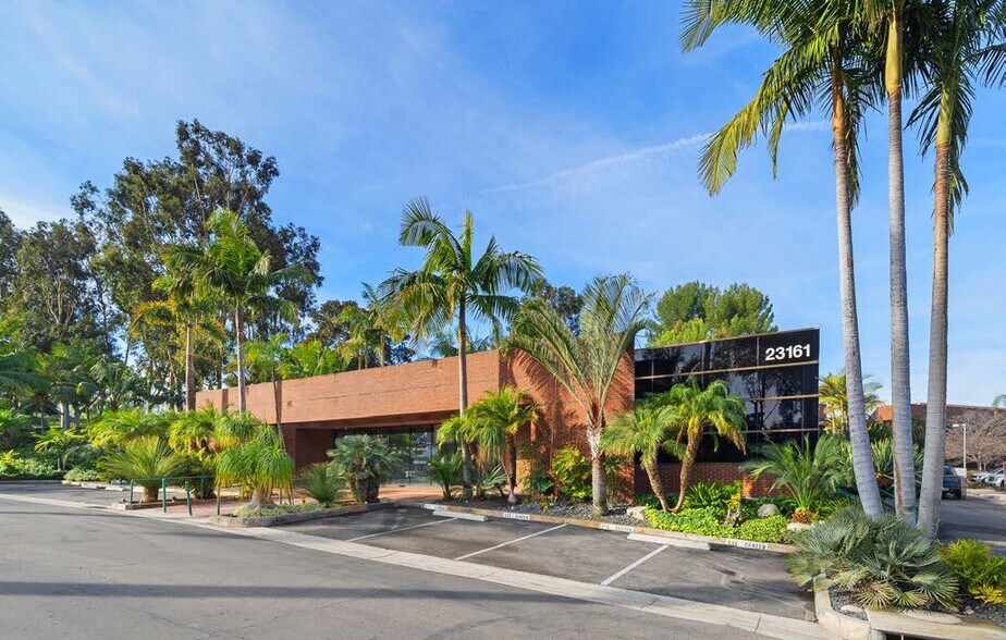23161 Moulton Pky, Laguna Hills, CA à louer - Photo de l’immeuble – Image 2 sur 3