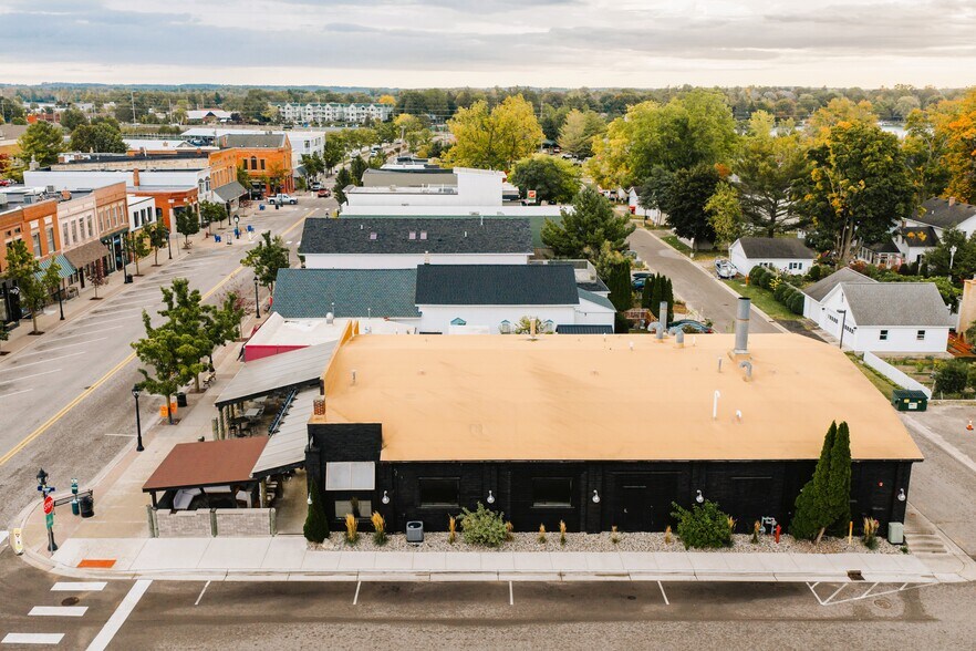 151 River St, Elk Rapids, MI à vendre - Photo de l’immeuble – Image 3 sur 54