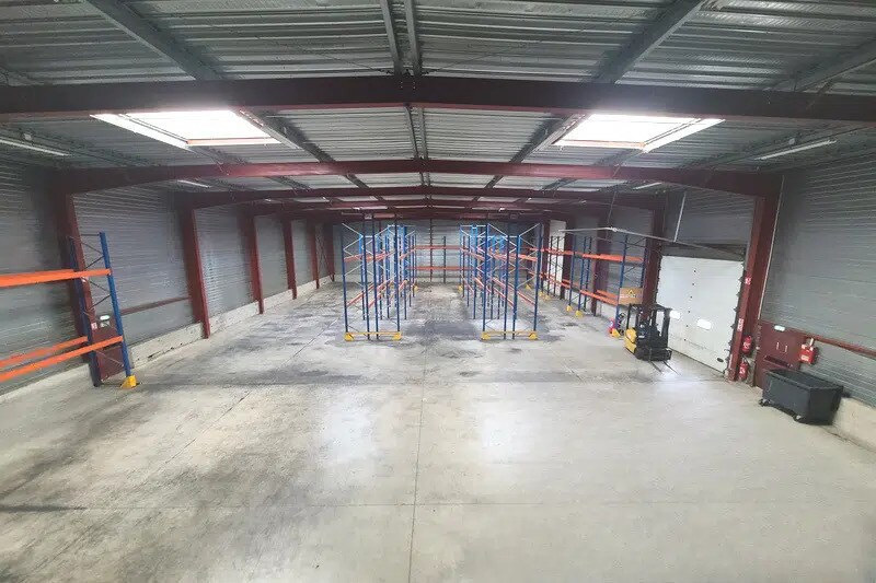 Local d’activités dans Narbonne à louer - Photo de l’immeuble – Image 2 sur 7