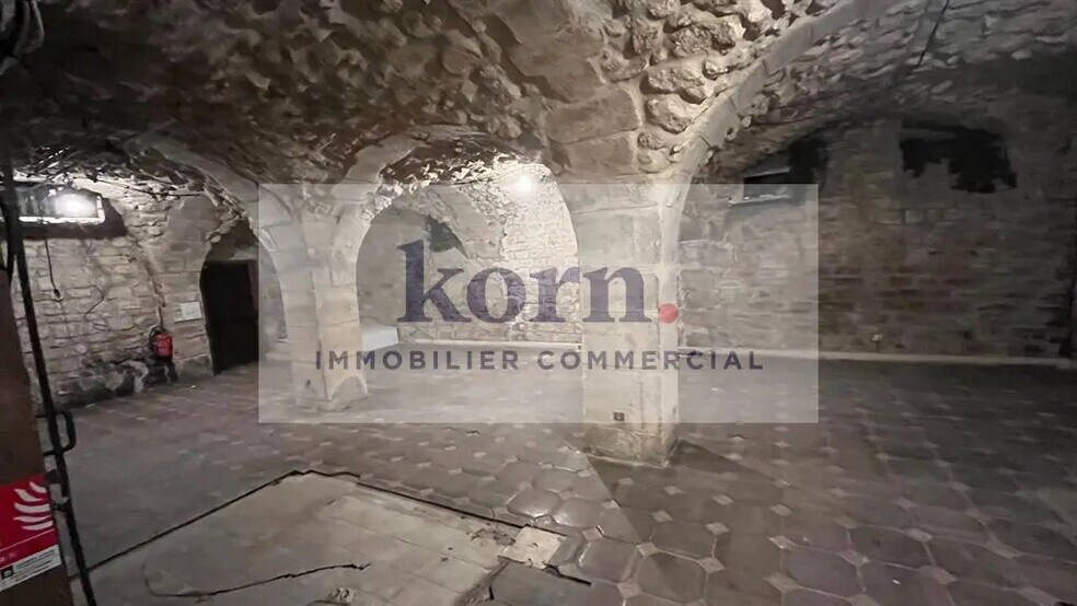 Local commercial dans Paris à louer - Photo de l’immeuble – Image 3 sur 8
