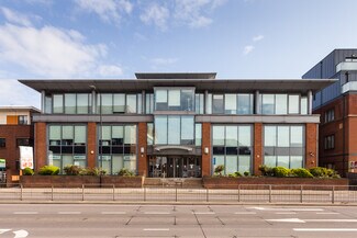 Plus de détails pour 10-14 Bath Rd, Slough - Bureau à louer