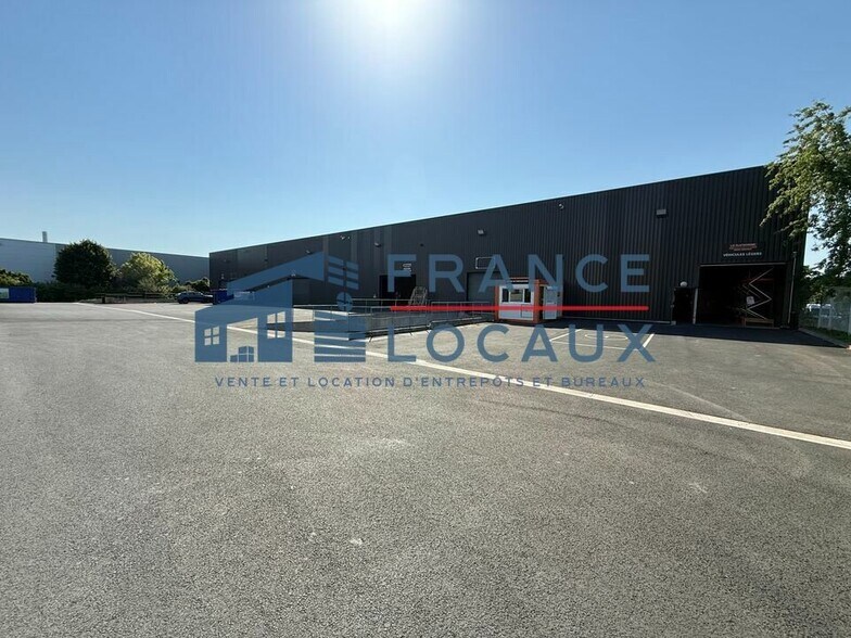 Industriel/Logistique dans Stains à louer - Photo de l’immeuble – Image 1 sur 12