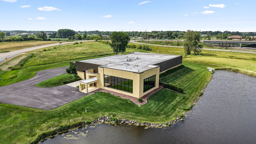560 Rolling Meadows, Fond Du Lac, WI à vendre - Photo de l’immeuble – Image 2 sur 75