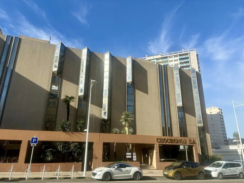 482 Avenue Marechal De Lattre De Tassigny, Toulon à louer - Photo de l’immeuble – Image 3 sur 4