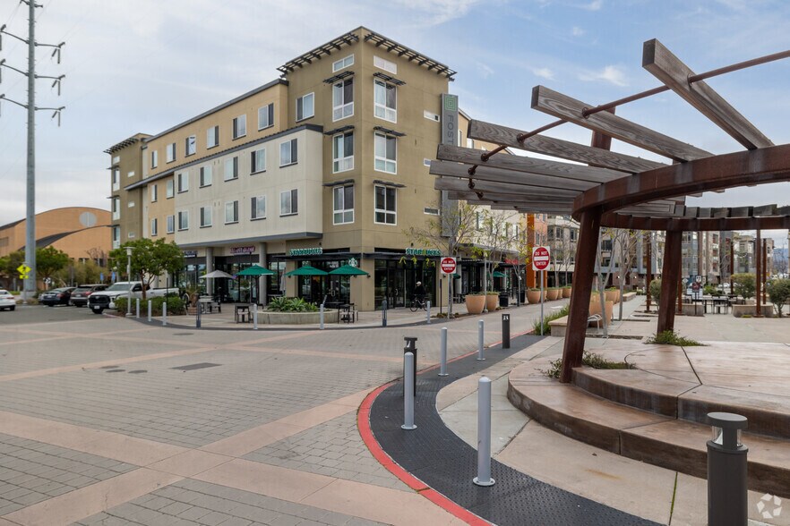 790 Foster City Blvd, Foster City, CA à louer - Photo de l’immeuble – Image 2 sur 10