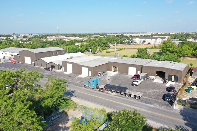 Plus de détails pour 11110 Bluff Bend Dr, Austin, TX - Industriel/Logistique à louer